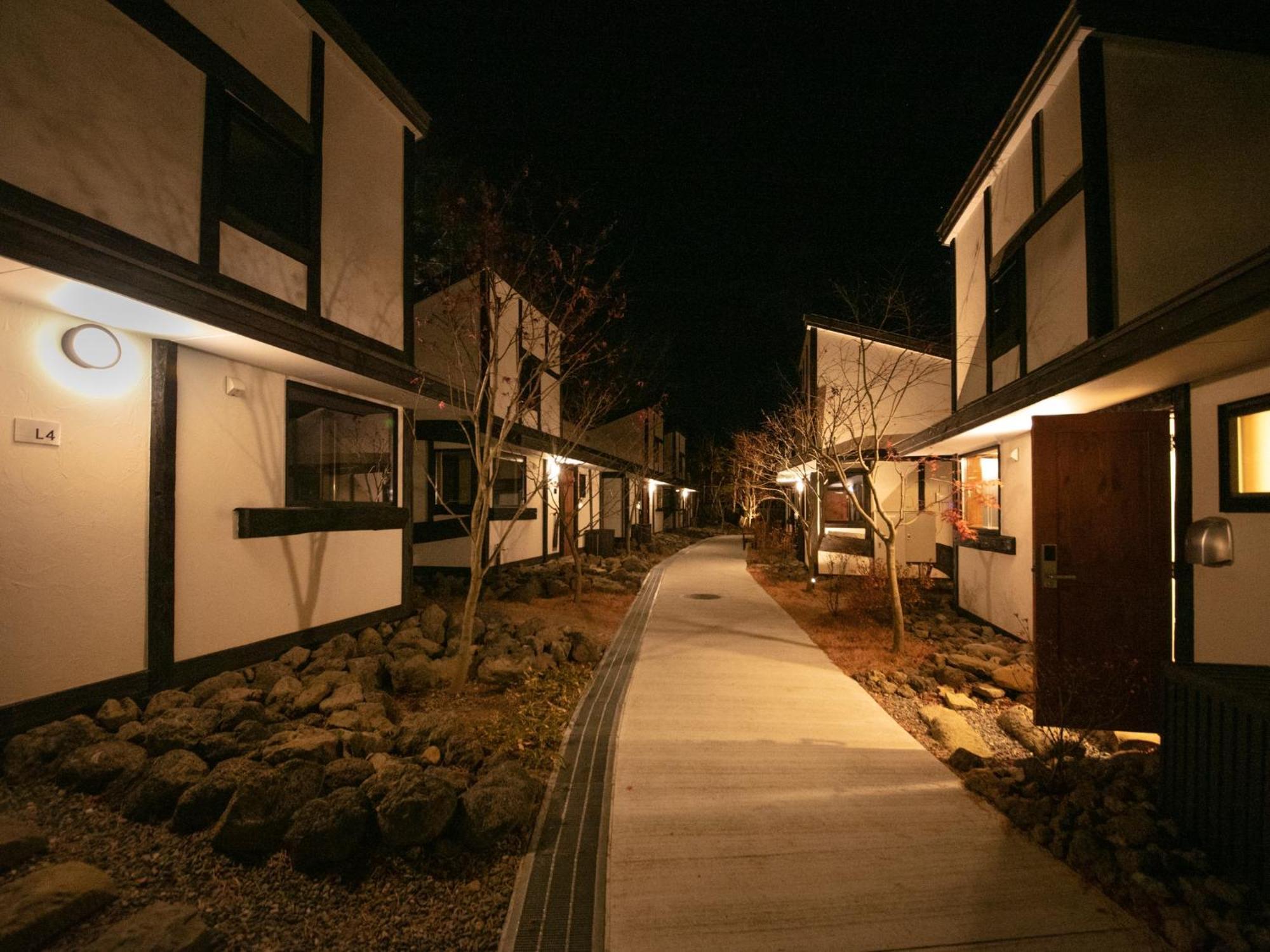 Glamping Villa Hanz Kawaguchiko Fujikawaguchiko Bagian luar foto